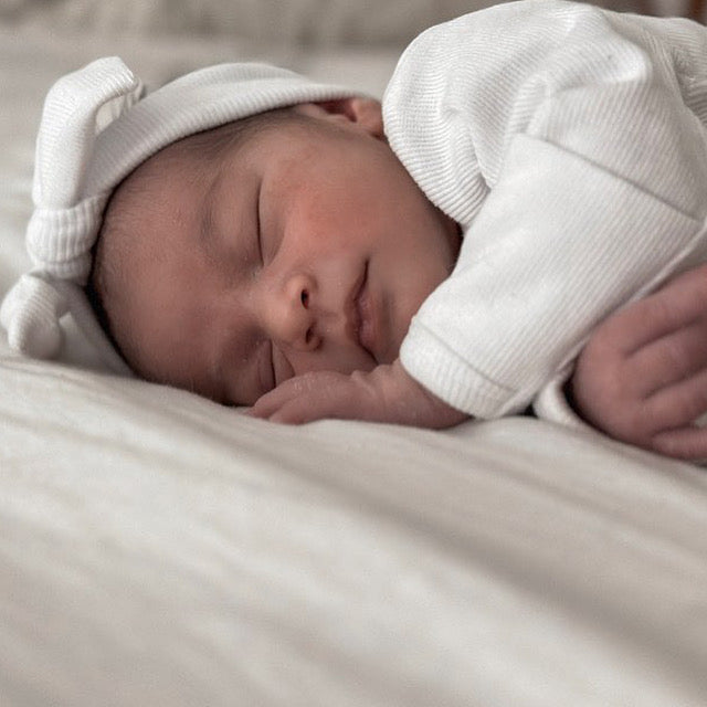 Organic Cotton Rib Knot Gown & Beanie - White
